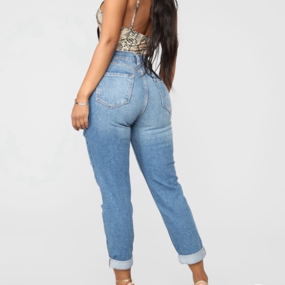 Fashion nova size 7 mom jeans